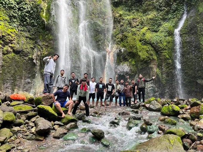 Air Terjun Dua Warna Sibolangit Berastagi Sumatera Utara destinasi wisata alam populer di Berastagi