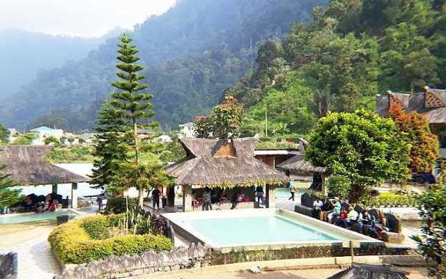 Pemandian Air Panas Sidebuk Debuk Berastagi Sumatera Utara wisata pemandian air panas kaki Gunung Sibayak