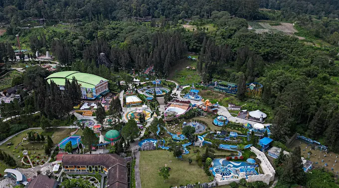 Mikie Funland Berastagi taman bermain terbesar di Berastagi Sumatera Utara dengan berbagai wahana permainan