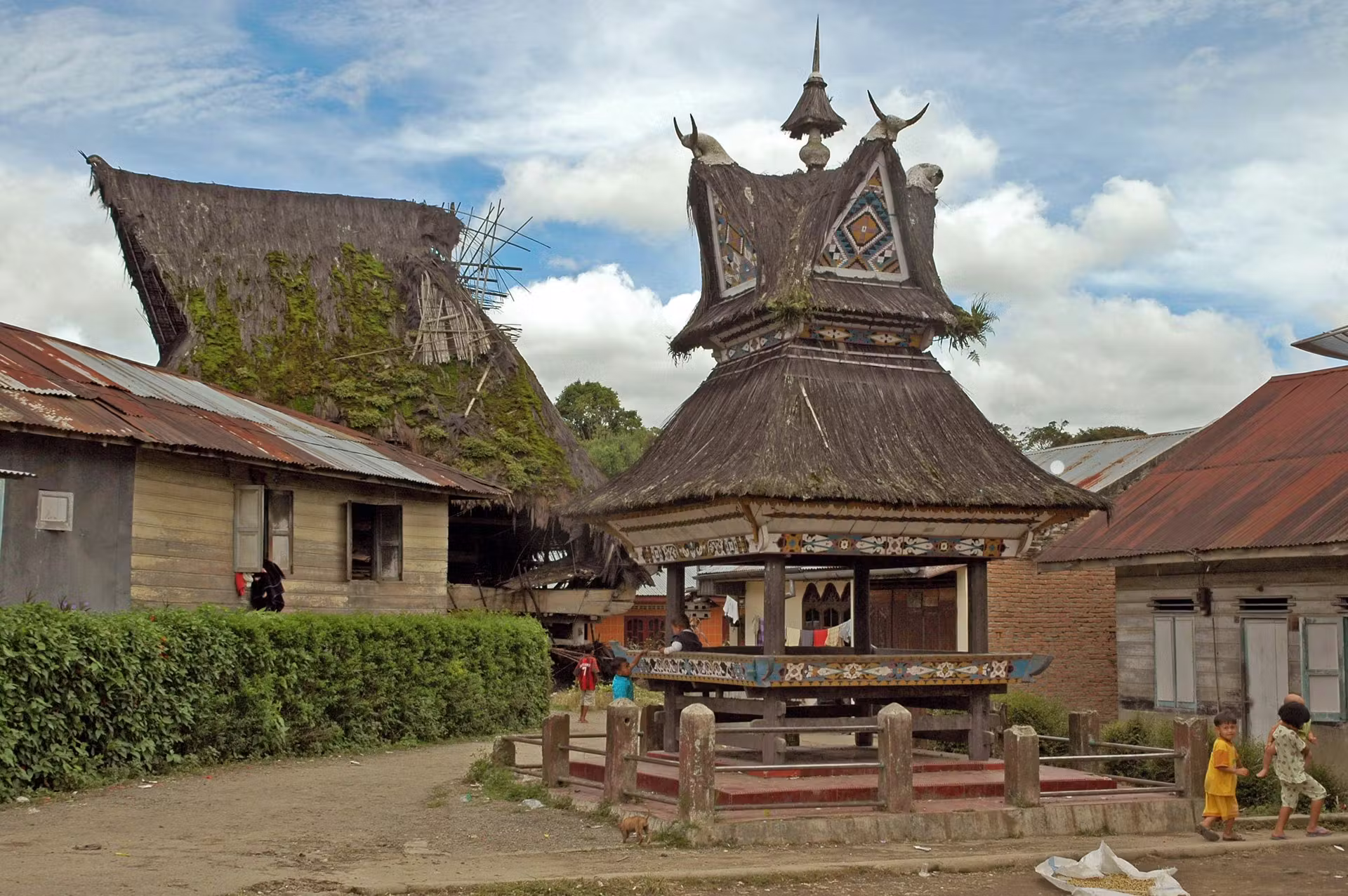 Desa Lingga Berastagi desa wisata budaya Karo rumah adat tradisional di Kabupaten Karo Sumatera Utara